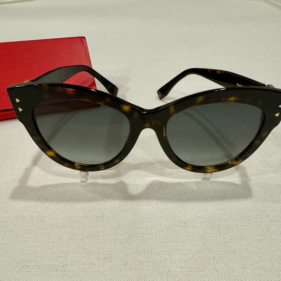 FENDI Women\'s Brown Cat-Eye Sunglasses